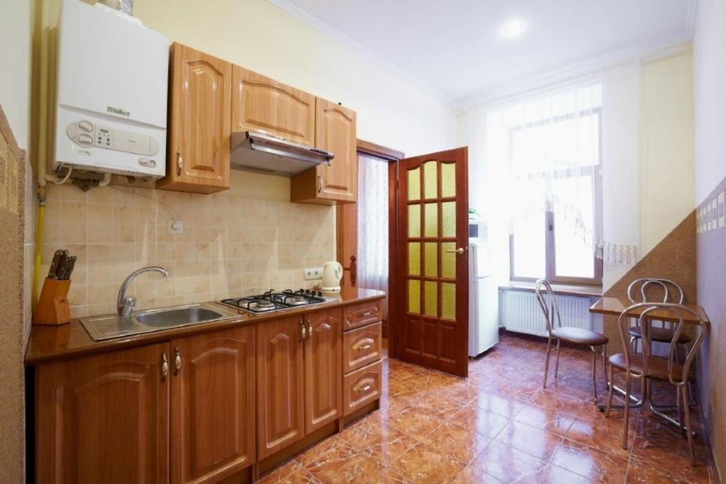 2 Rooms Central Anna Apartment Lviv Exterior photo