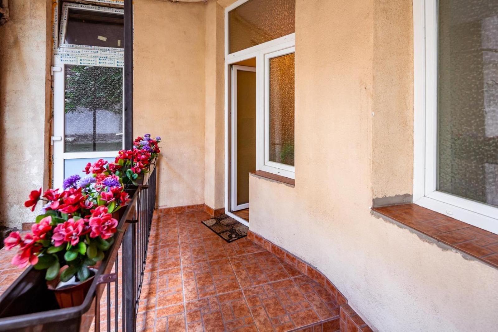 2 Rooms Central Anna Apartment Lviv Exterior photo