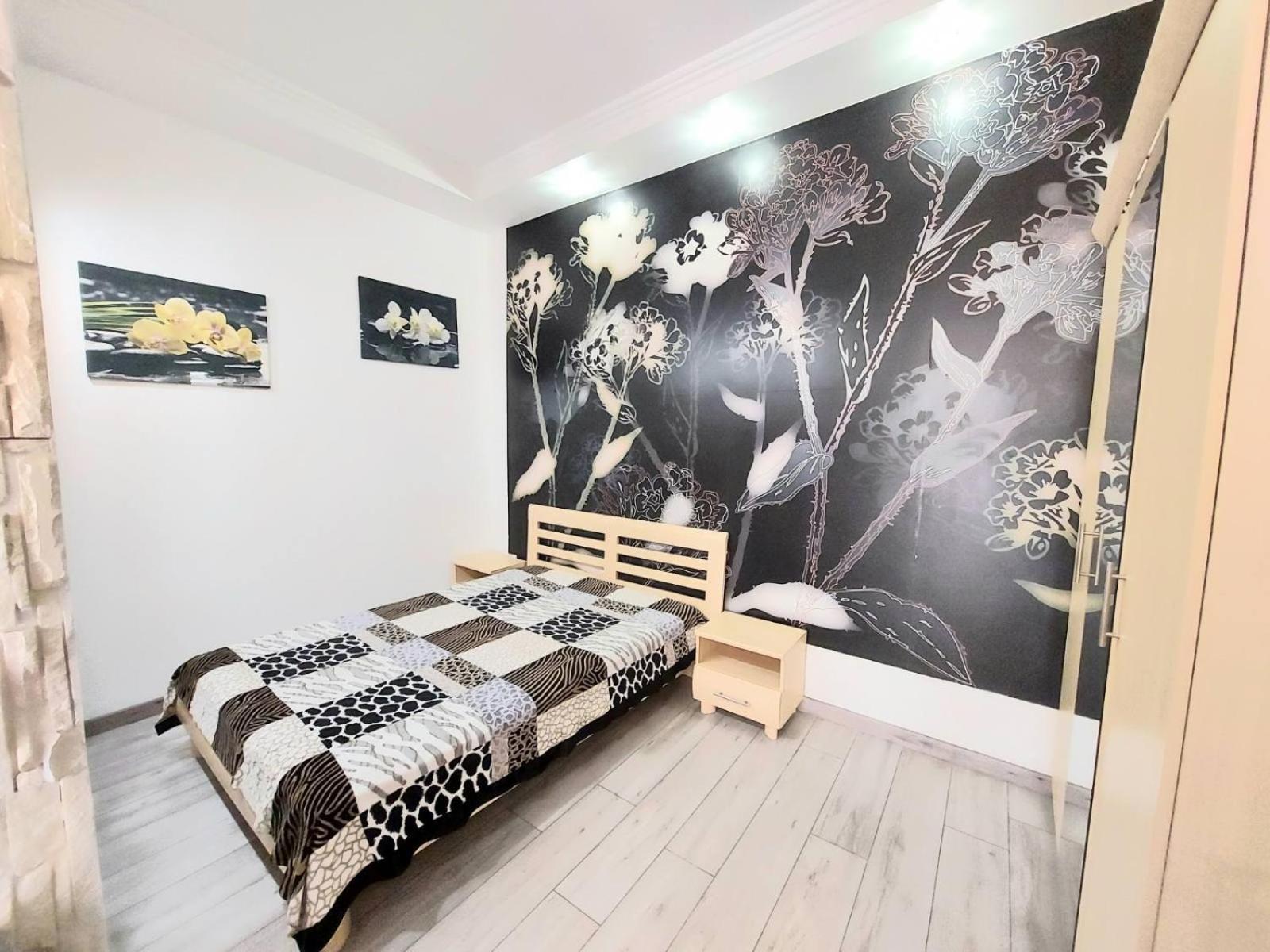 2 Rooms Central Anna Apartment Lviv Exterior photo