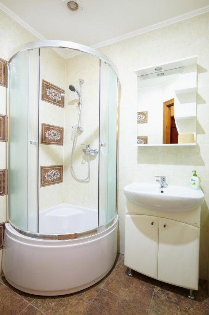 2 Rooms Central Anna Apartment Lviv Exterior photo